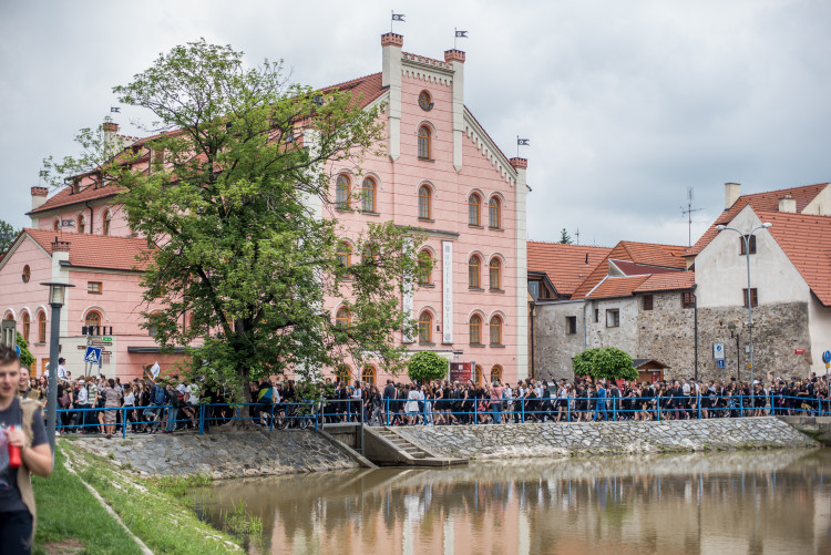 Králem Budějovického Majálesu se stal Martin Picek z Gymnázia J. V. Jirsíka