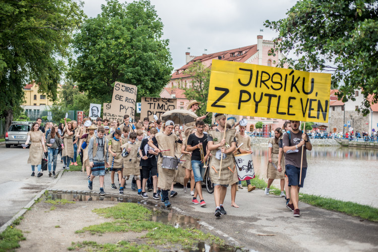 Králem Budějovického Majálesu se stal Martin Picek z Gymnázia J. V. Jirsíka