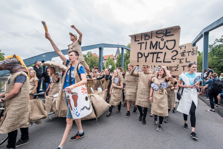 Králem Budějovického Majálesu se stal Martin Picek z Gymnázia J. V. Jirsíka
