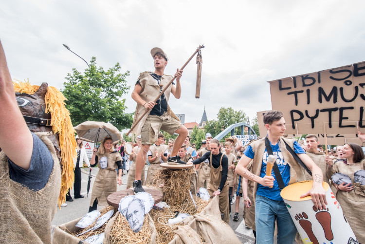 Králem Budějovického Majálesu se stal Martin Picek z Gymnázia J. V. Jirsíka