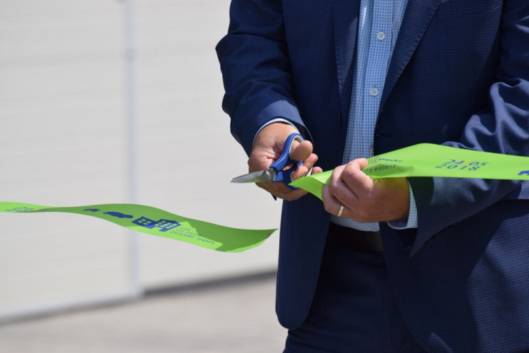 slavnostní přestřižení pásky