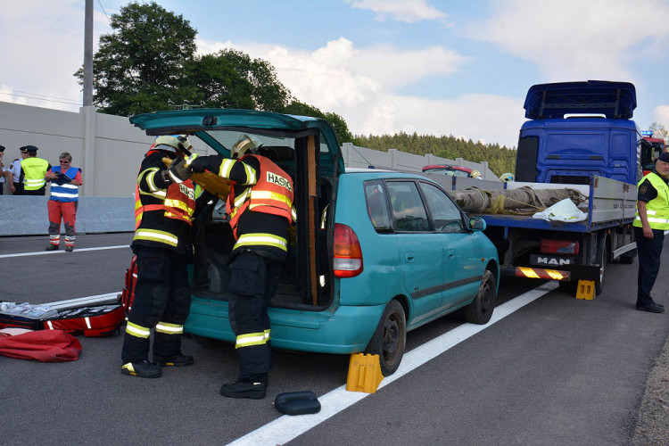 Hromadná nehoda na nové silnici do Jablonce - cvičení IZS