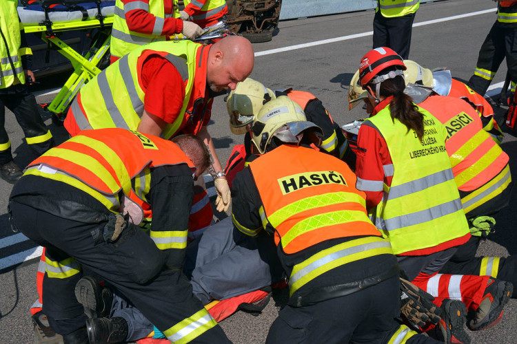 Hromadná nehoda na nové silnici do Jablonce - cvičení IZS