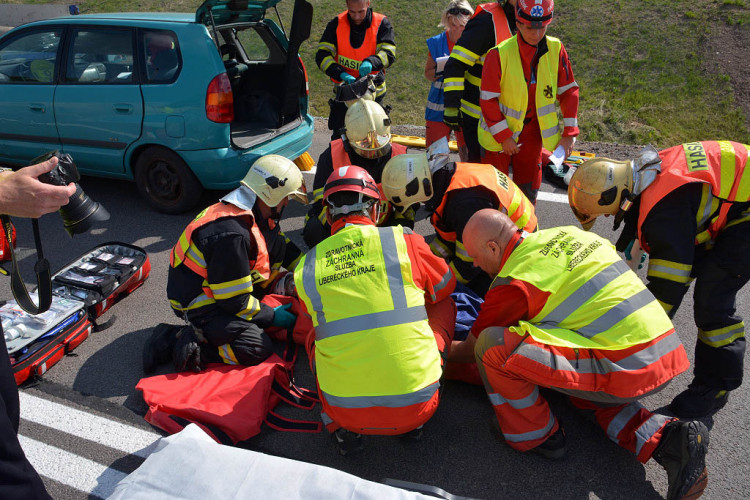 Hromadná nehoda na nové silnici do Jablonce - cvičení IZS