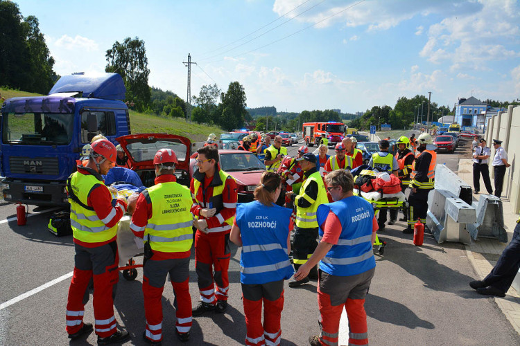 Hromadná nehoda na nové silnici do Jablonce - cvičení IZS
