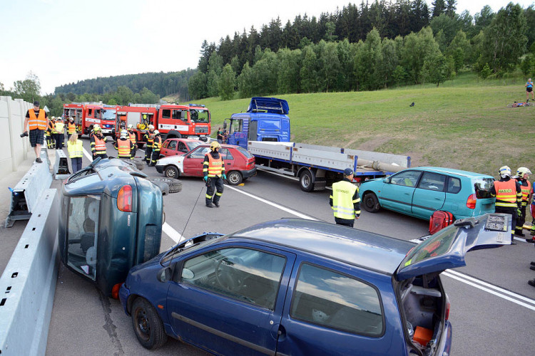 Hromadná nehoda na nové silnici do Jablonce - cvičení IZS