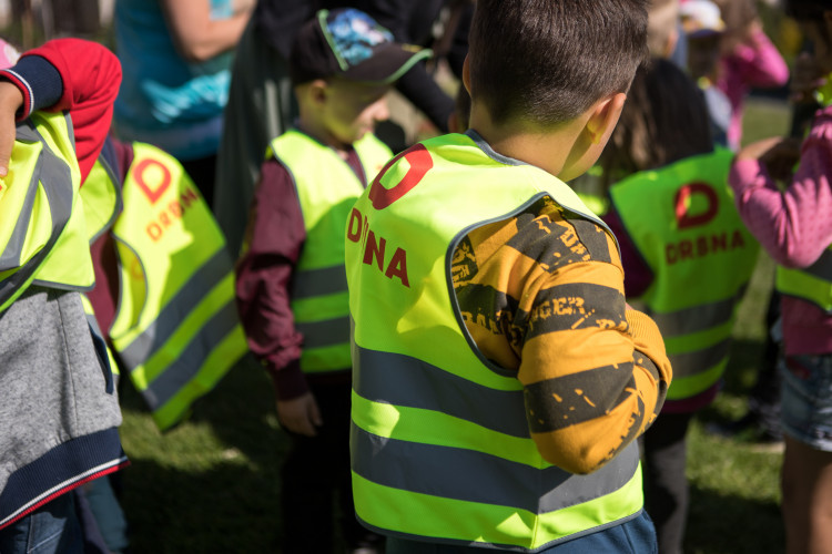 Drbna nadělila dětem ze školky U Dlouhé stěny