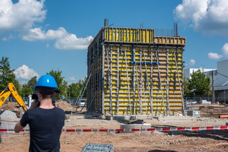 Otevření parkovacího domu a zahájení stavby vývojového centra společnosti Robert Bosch