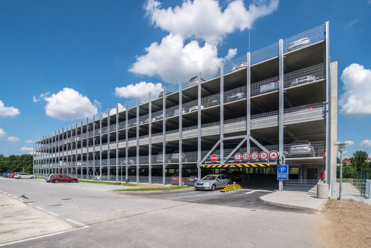 Otevření parkovacího domu a zahájení stavby vývojového centra společnosti Robert Bosch