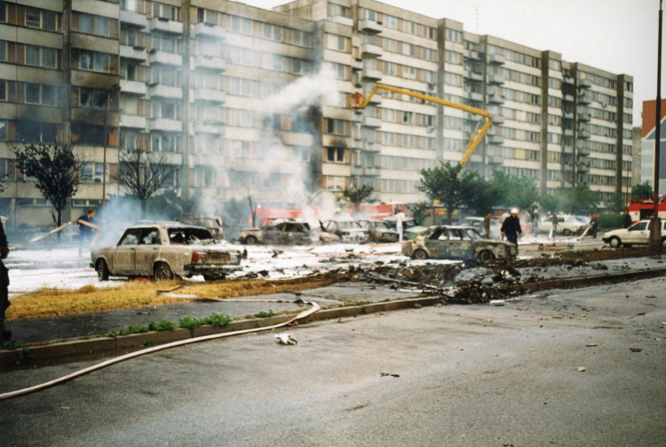 Pád stíhaček na sídliště Vltava