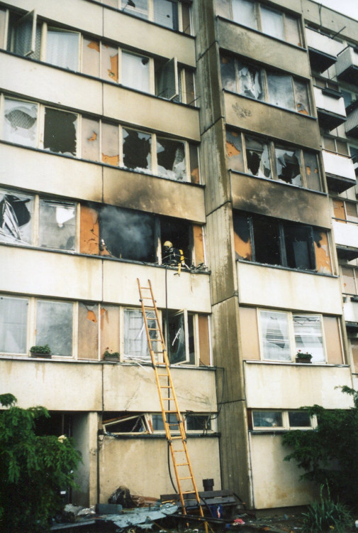 Pád stíhaček na sídliště Vltava