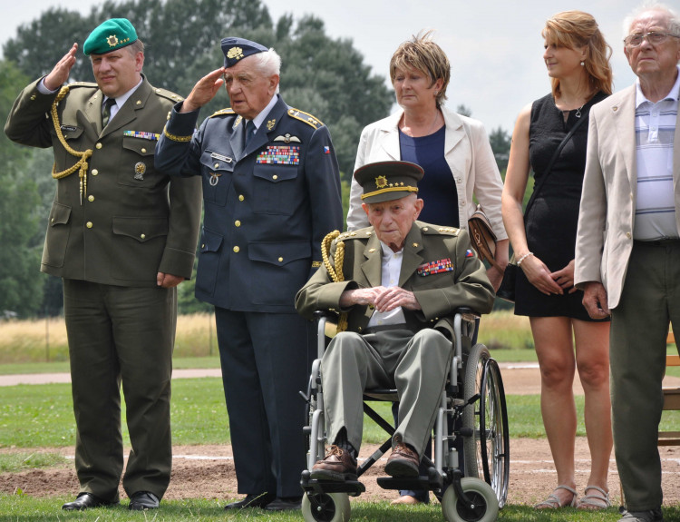 Olomoučtí baseballisté uctili válečné veterány, dorazil i pětadevadesátiletý generál Emil Boček