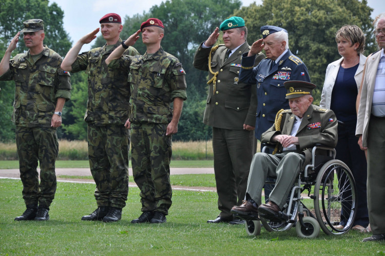 Olomoučtí baseballisté uctili válečné veterány, dorazil i pětadevadesátiletý generál Emil Boček