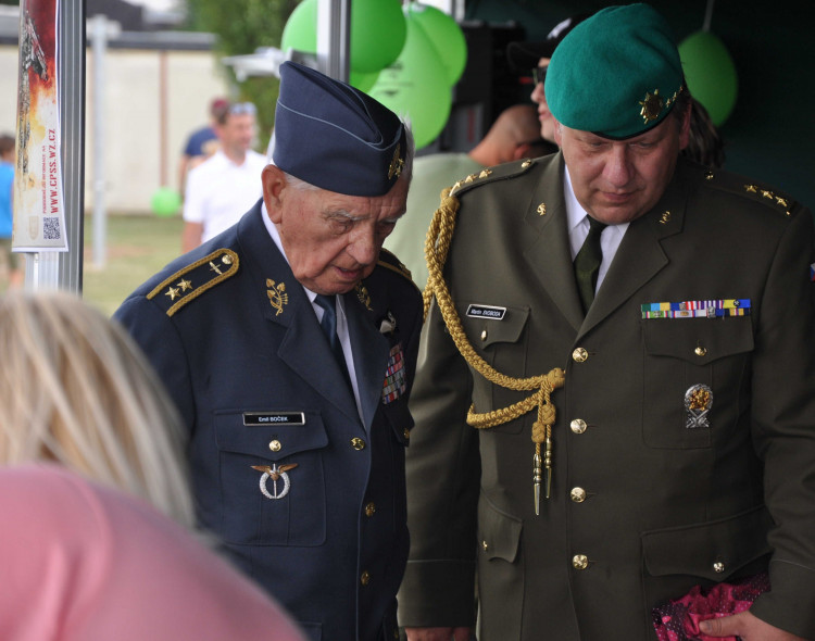 Olomoučtí baseballisté uctili válečné veterány, dorazil i pětadevadesátiletý generál Emil Boček