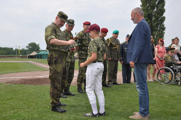 Olomoučtí baseballisté uctili válečné veterány, dorazil i pětadevadesátiletý generál Emil Boček