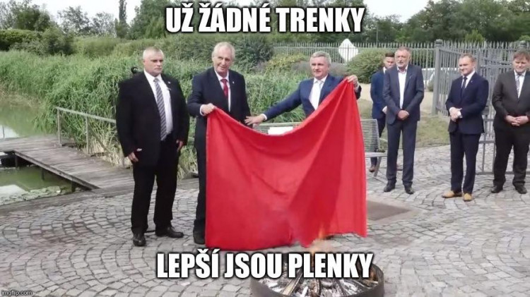Internetové vtípky na prezidentovo veřejné pálení trenýrek
