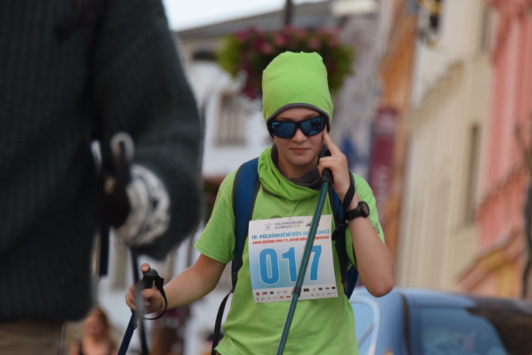 Centrem se prohnali lyžaři, bobaři i zimní Borati. Běžel se další ročník Půlvánočního běhu