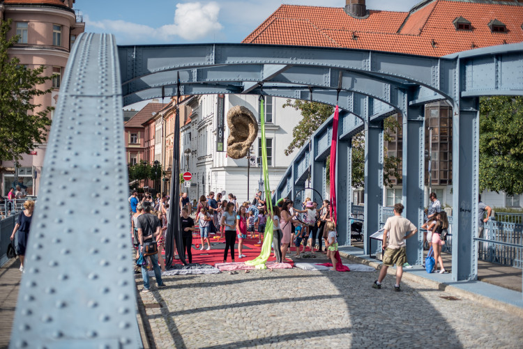 Budějcké ulice oživili pouliční umělci z Čech, ale i Evropy