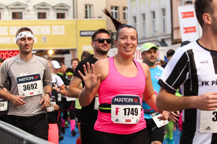 Každý z běžců je vítěz! Podívejte se na fotky ze včerejšího půlmaratonu