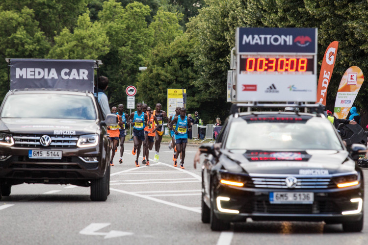 Každý z běžců je vítěz! Podívejte se na fotky ze včerejšího půlmaratonu
