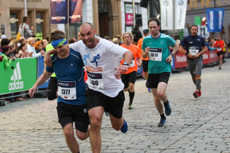 Každý z běžců je vítěz! Podívejte se na fotky ze včerejšího půlmaratonu