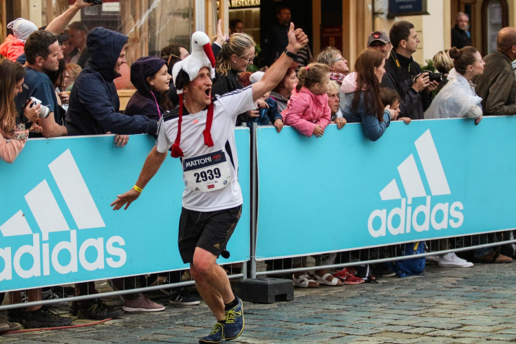 Každý z běžců je vítěz! Podívejte se na fotky ze včerejšího půlmaratonu