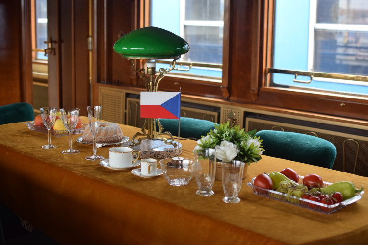 FOTO/VIDEO: Prezidentský vlak je v Olomouci, podívejte se do jeho útrob