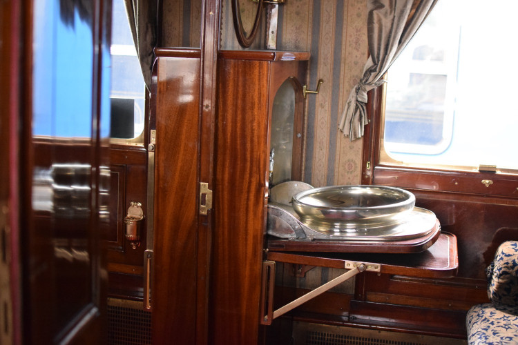 FOTO/VIDEO: Prezidentský vlak je v Olomouci, podívejte se do jeho útrob