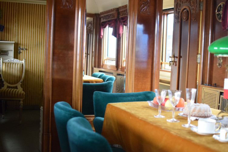 FOTO/VIDEO: Prezidentský vlak je v Olomouci, podívejte se do jeho útrob