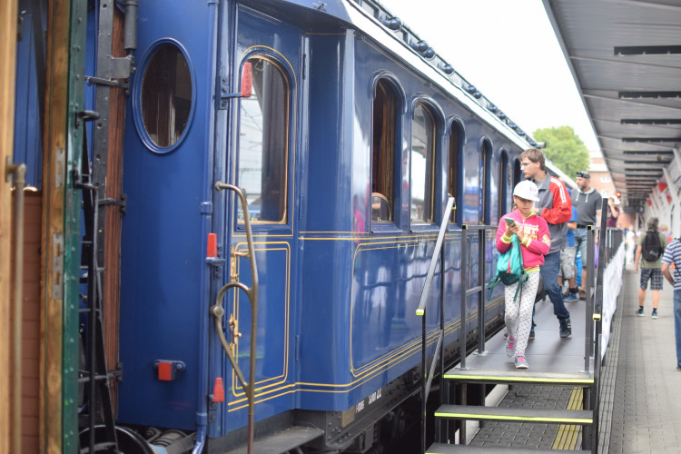 FOTO/VIDEO: Prezidentský vlak je v Olomouci, podívejte se do jeho útrob