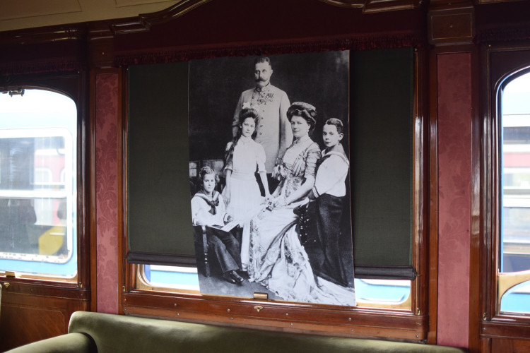 FOTO/VIDEO: Prezidentský vlak je v Olomouci, podívejte se do jeho útrob