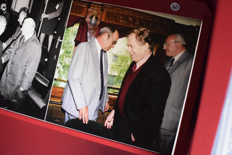 FOTO/VIDEO: Prezidentský vlak je v Olomouci, podívejte se do jeho útrob