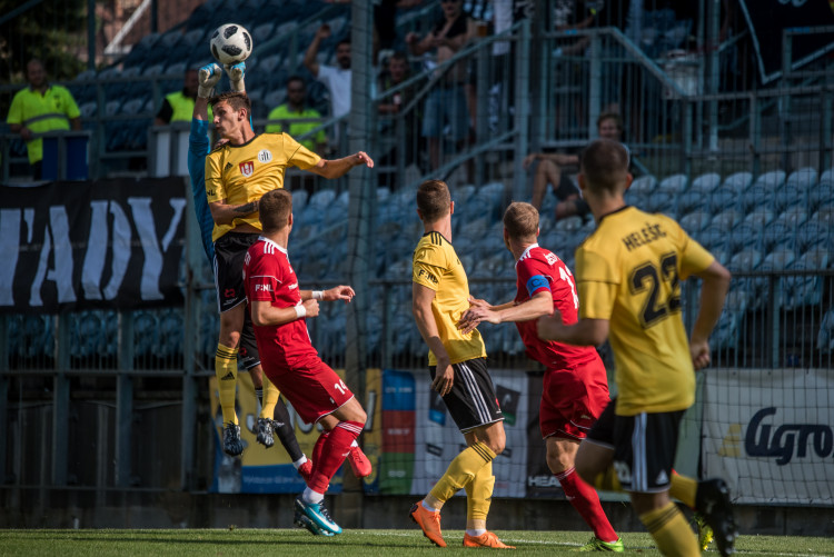 Paráda na úvod, Dynamo porazilo Třinec.