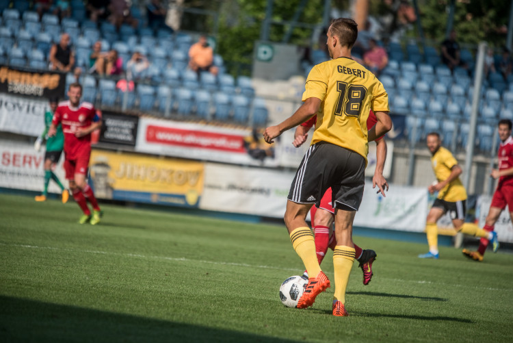 Paráda na úvod, Dynamo porazilo Třinec.