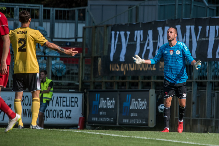 Paráda na úvod, Dynamo porazilo Třinec.