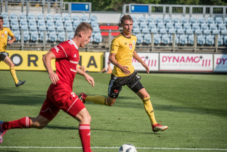 Paráda na úvod, Dynamo porazilo Třinec.