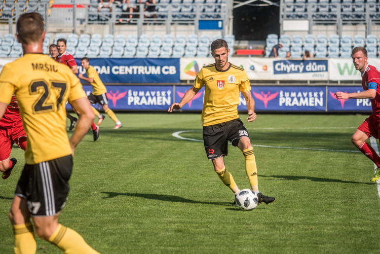 Paráda na úvod, Dynamo porazilo Třinec.