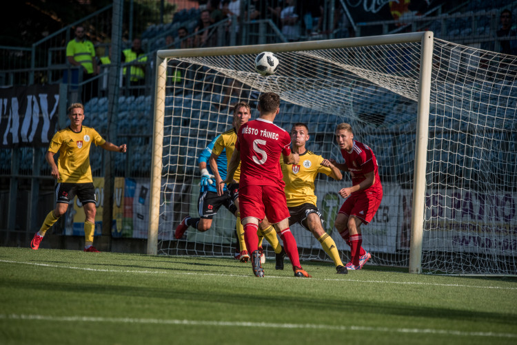 Paráda na úvod, Dynamo porazilo Třinec.