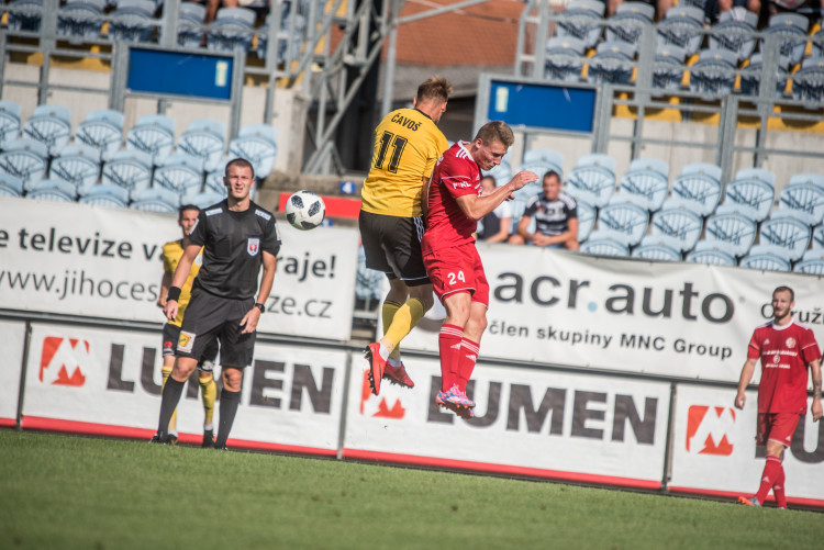 Paráda na úvod, Dynamo porazilo Třinec.