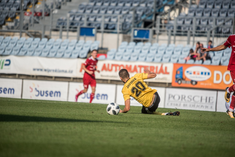 Paráda na úvod, Dynamo porazilo Třinec.