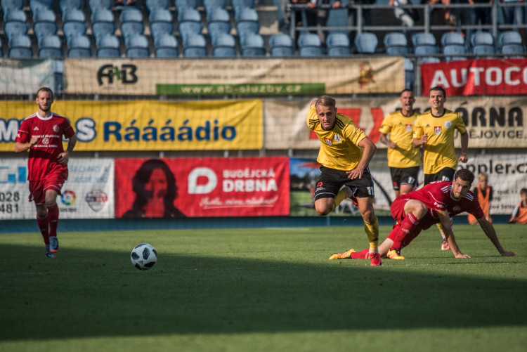 Paráda na úvod, Dynamo porazilo Třinec.