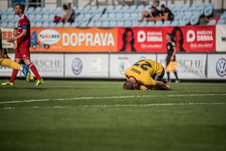 Paráda na úvod, Dynamo porazilo Třinec.