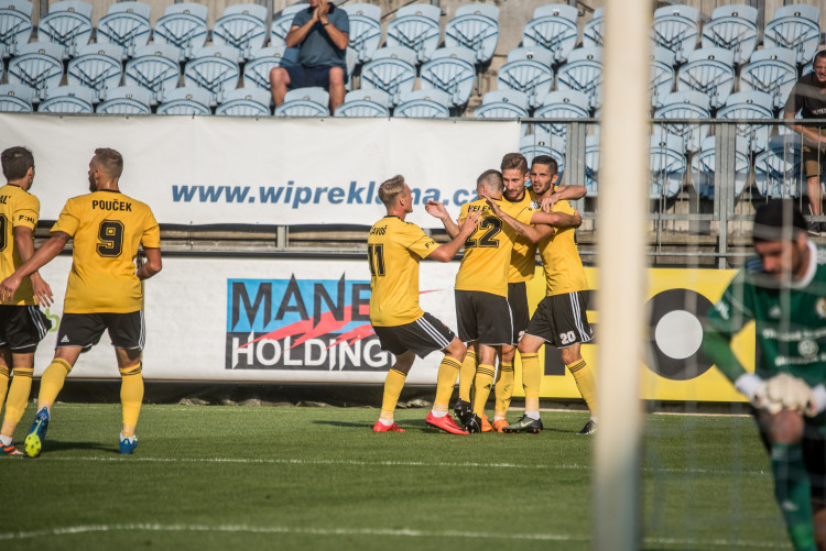 Paráda na úvod, Dynamo porazilo Třinec.