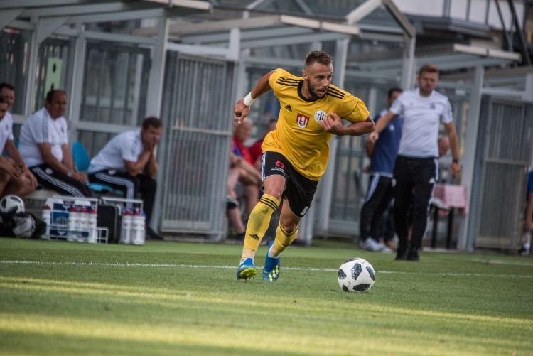 Paráda na úvod, Dynamo porazilo Třinec.