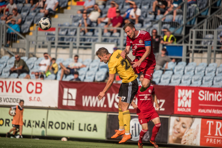 Paráda na úvod, Dynamo porazilo Třinec.