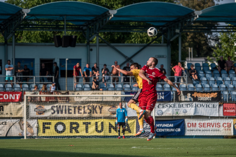 Paráda na úvod, Dynamo porazilo Třinec.