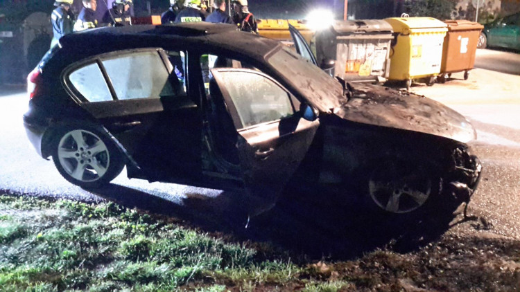 Požár automobilu v Pašínovicích.