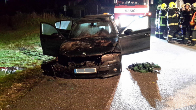 Požár automobilu v Pašínovicích.