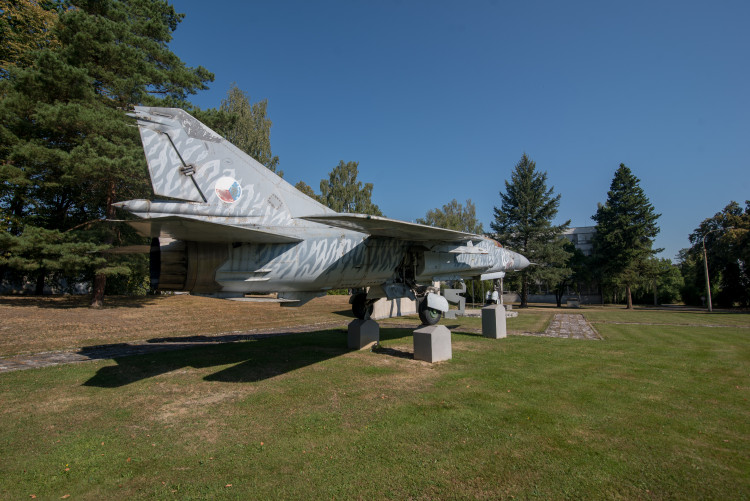 Jihočeský kraj převzal bývalé prostory kasáren na letišti v Plané