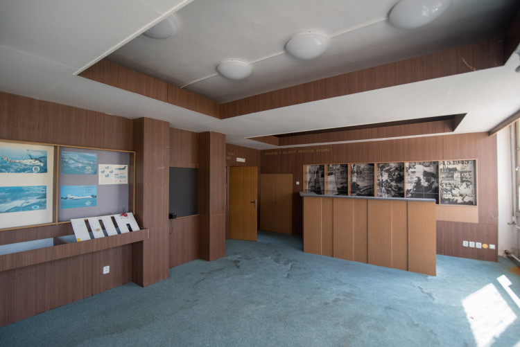 Jihočeský kraj převzal bývalé prostory kasáren na letišti v Plané